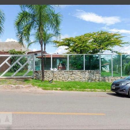 Caso com piscina, há 900 metros do Iguatemi shopping Villa Brasilia Exterior foto