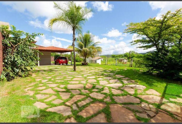 Caso com piscina, há 900 metros do Iguatemi shopping Villa Brasilia Exterior foto
