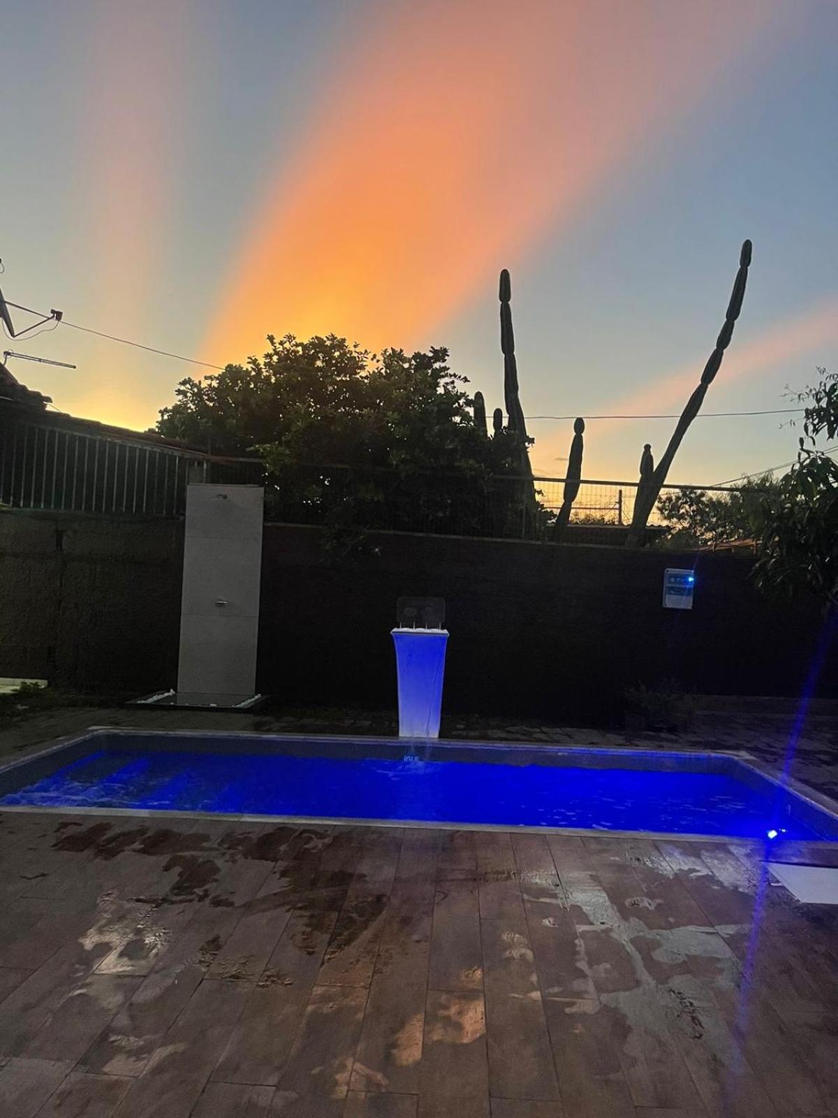 Caso com piscina, há 900 metros do Iguatemi shopping Villa Brasilia Exterior foto